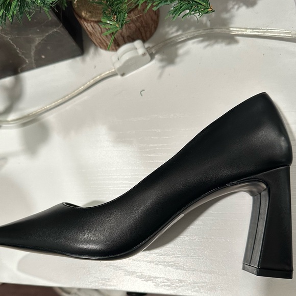 Elegant Black Women's Pumps Yorke - Picture 7 of 7